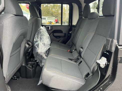 New 2025 Jeep Gladiator Sport image 23