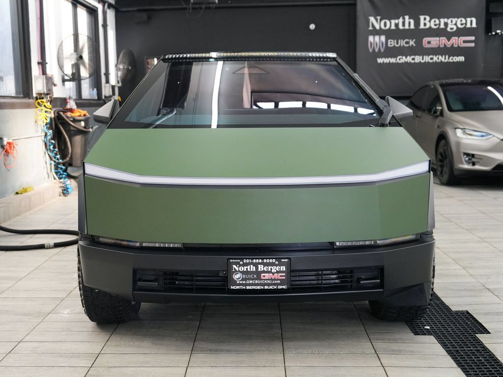 Used 2024 Tesla Cybertruck Cyberbeast AWD/4WD image 2