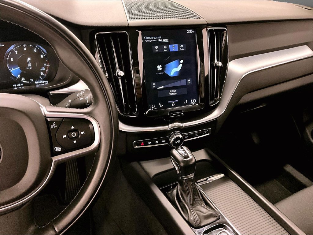 Used 2019 Volvo XC60 T6 Momentum w/ Multimedia Package AWD/4WD image 9