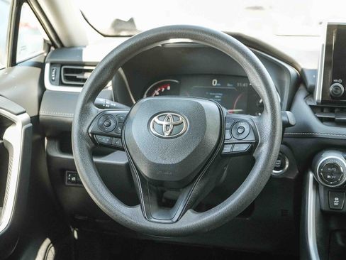 Used 2025 Toyota RAV4 XLE AWD/4WD image 15