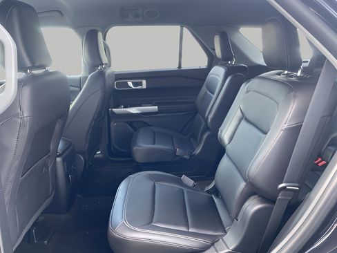Used 2023 Ford Explorer XLT w/ Equipment Group 202A image 38