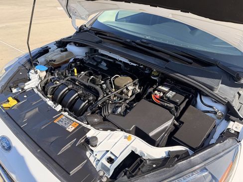 Used 2016 Ford Focus SE w/ SE Sport Package image 14