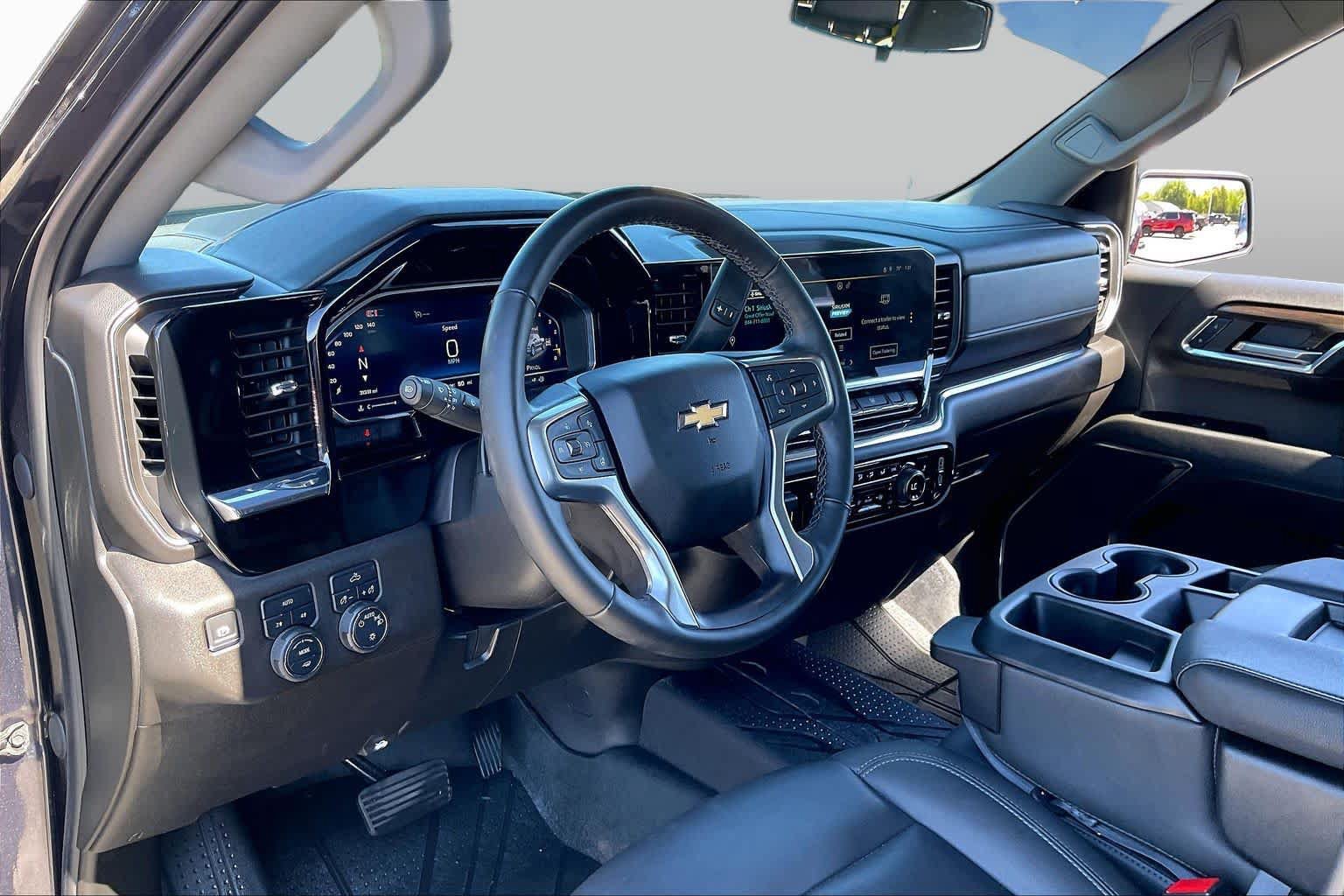 Used 2024 Chevrolet Silverado 1500 LT w/ Leather Package AWD/4WD image 16