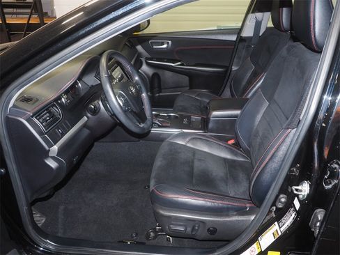 Used 2016 Toyota Camry XLE image 6