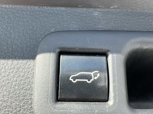 Used 2023 Toyota Highlander XSE image 19