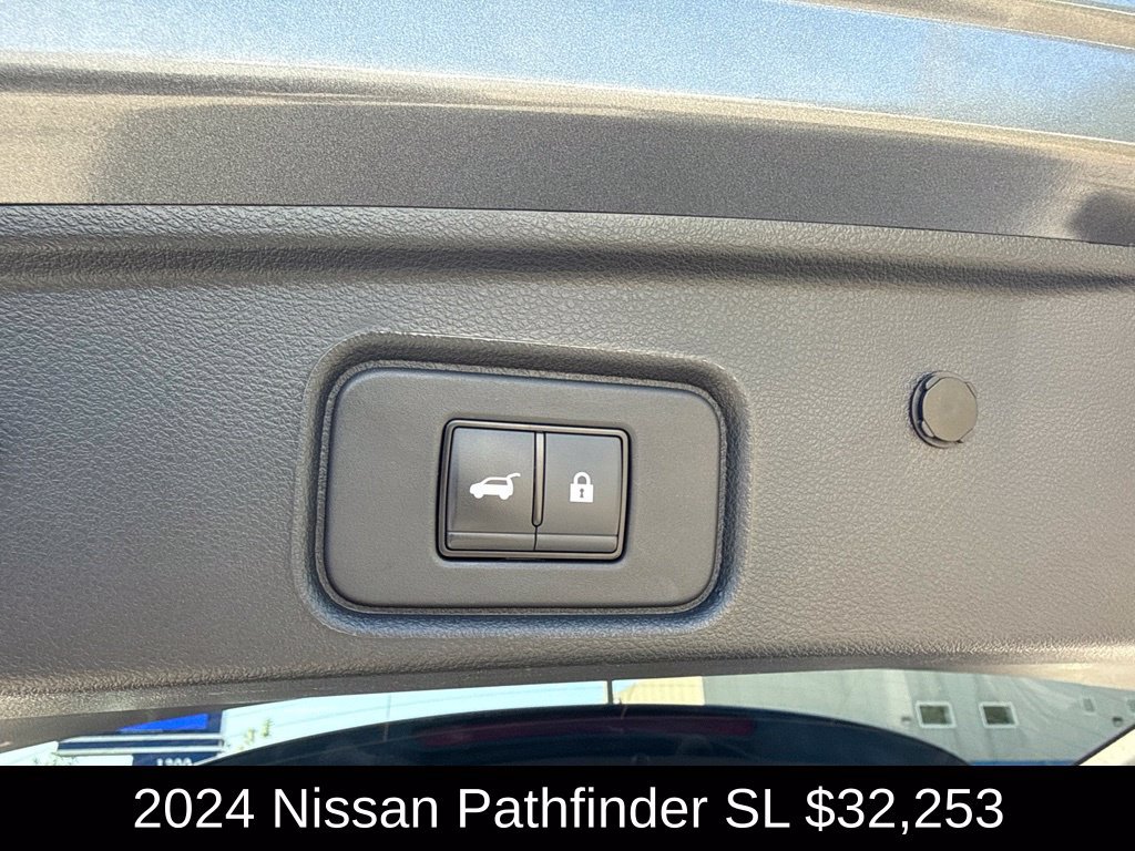 Used 2024 Nissan Pathfinder SL AWD/4WD image 19