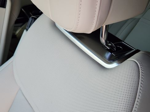 New 2026 Land Rover Range Rover SE image 14