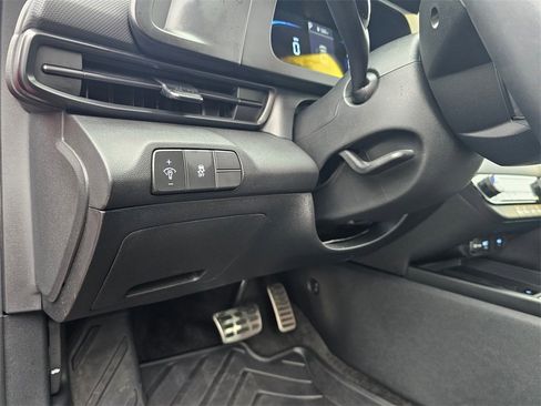 Used 2025 Hyundai Elantra Sport image 21