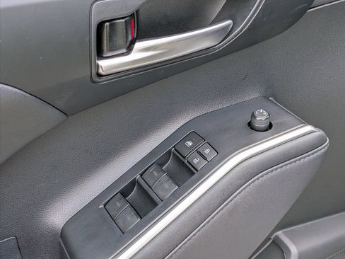 Used 2023 Toyota Highlander XLE FWD image 10