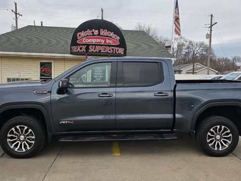 Used 2019 GMC Sierra 1500 AT4 w/ Off Road Performance Package image 3
