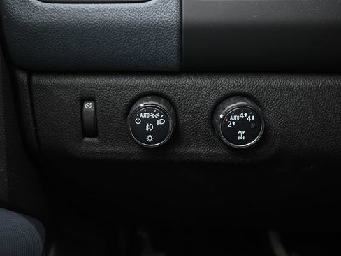 Used 2021 Chevrolet Colorado Z71 AWD/4WD image 40