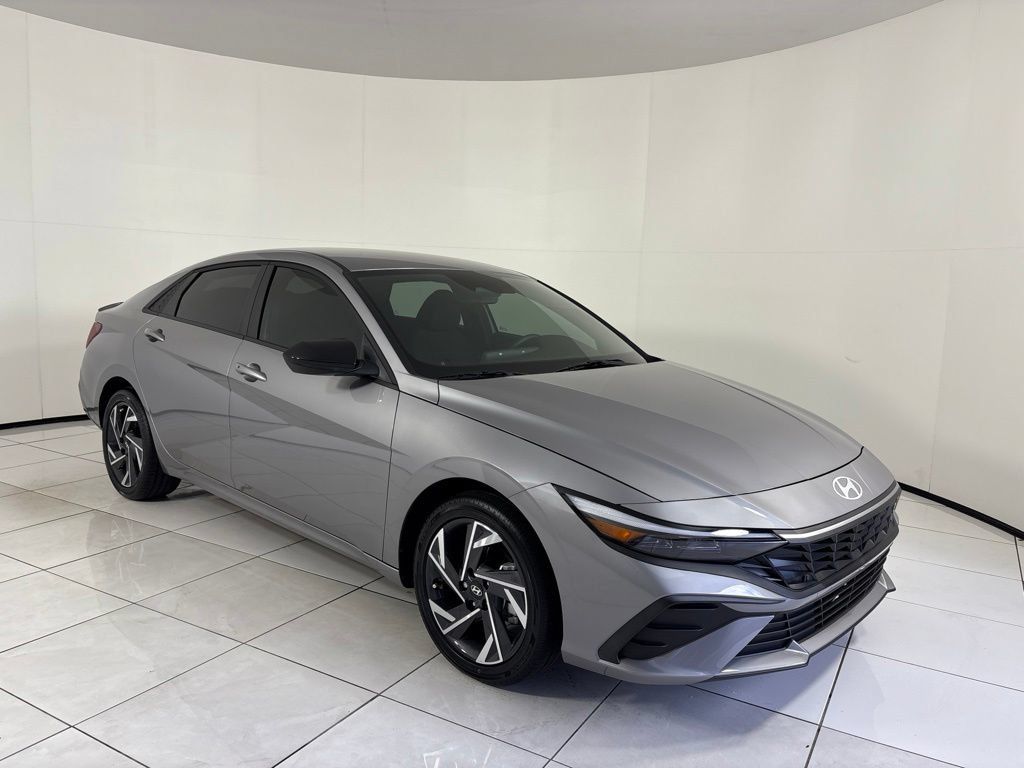 New 2025 Hyundai Elantra SEL FWD image 7