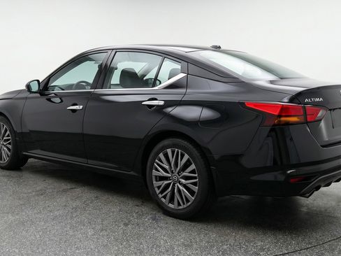 Used 2025 Nissan Altima 2.5 SV FWD image 6