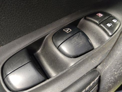 Used 2020 Nissan Rogue SV image 27