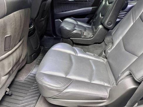 Used 2020 Cadillac Escalade Platinum AWD/4WD image 13
