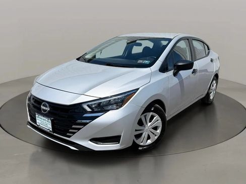 Used 2025 Nissan Versa S w/ Trunk Package FWD image 2