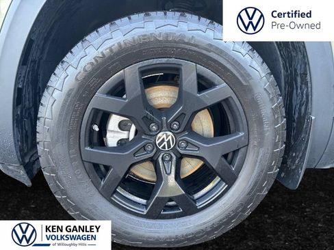 Used 2024 Volkswagen Atlas Peak Edition SE AWD/4WD image 9