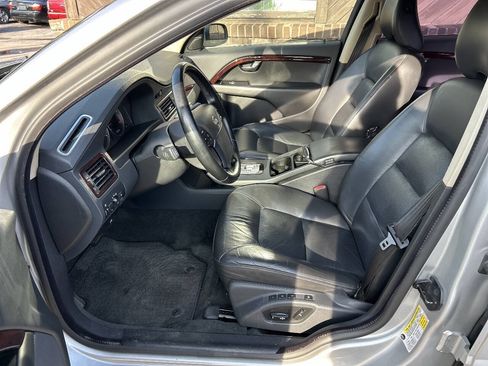 Used 2008 Volvo V70 FWD image 9