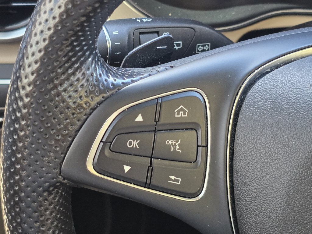 Used 2019 Mercedes-Benz GLC 350e 4MATIC image 31