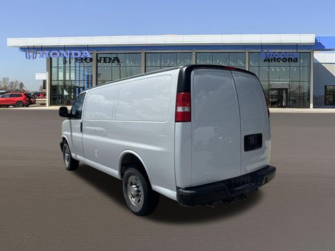 Used 2019 Chevrolet Express 3500 w/ Driver Convenience Package RWD image 3
