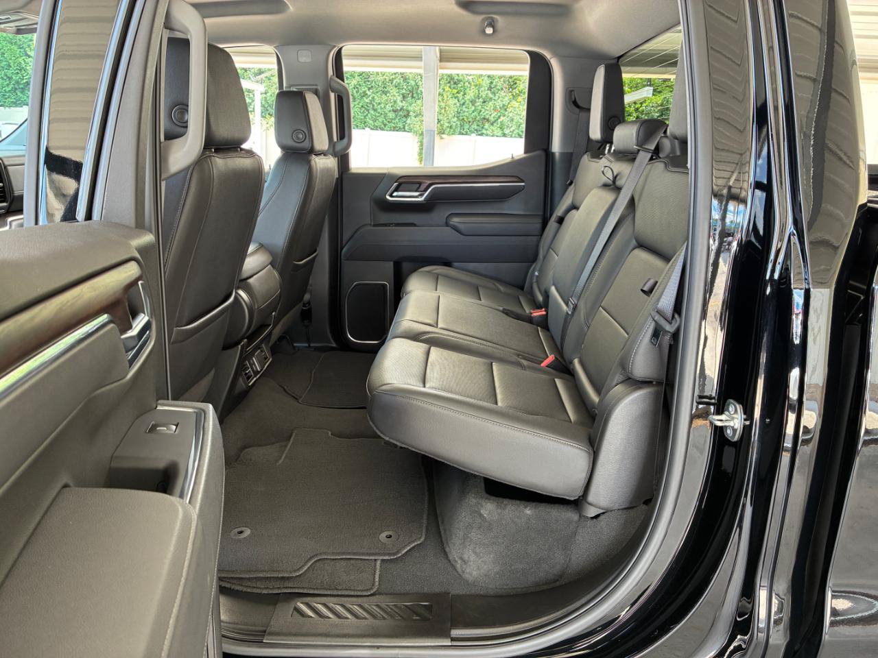 Used 2025 GMC Sierra 1500 SLT AWD/4WD image 28