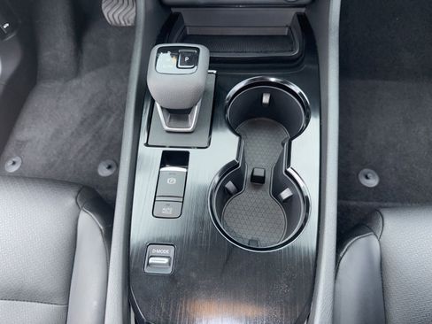 Used 2025 Nissan Rogue SV w/ SV Premium Package FWD image 16