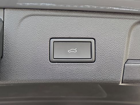 New 2026 Volkswagen Atlas SE image 8