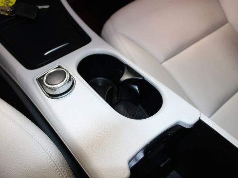 Used 2014 Mercedes-Benz CLA 250 image 18