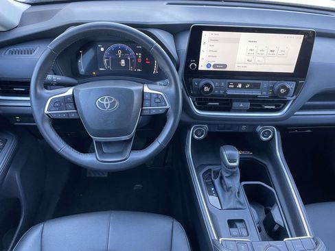 Used 2025 Toyota Grand Highlander XLE image 25