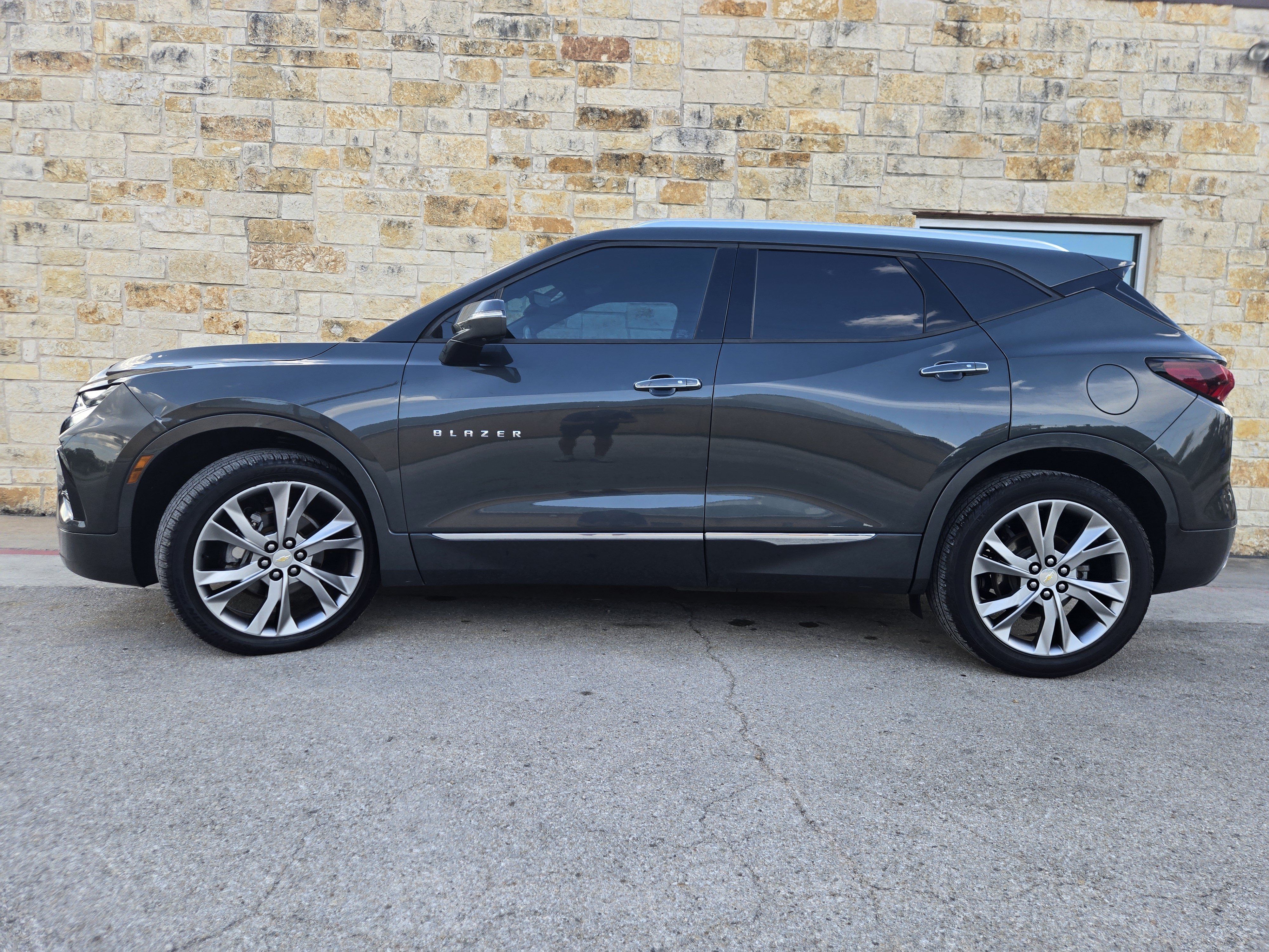 Used 2019 Chevrolet Blazer Premier w/ Sun and Wheels Package FWD image 1
