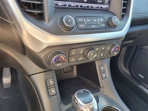 Used 2018 GMC Acadia SLT image 27