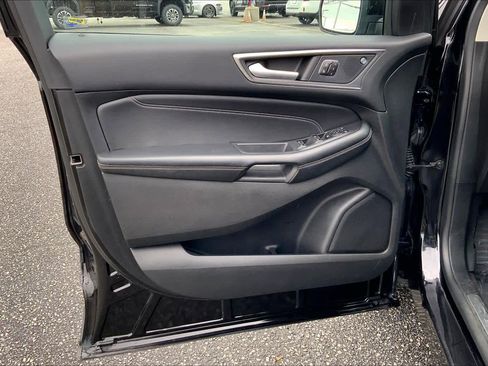 Used 2023 Ford Edge Titanium image 32