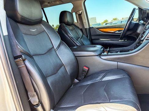 Certified 2020 Cadillac Escalade Luxury AWD/4WD image 32