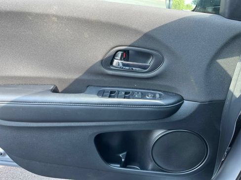 Used 2021 Honda HR-V Sport image 11