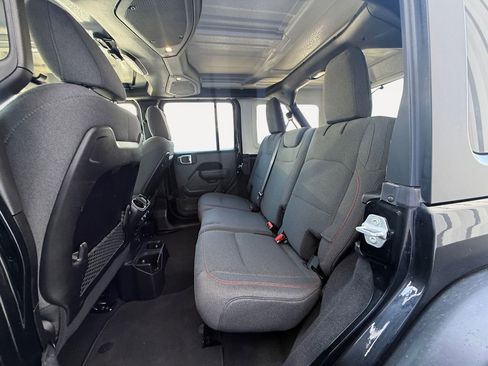 Used 2025 Jeep Wrangler Unlimited Rubicon AWD/4WD image 13