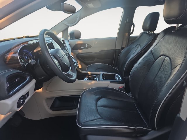 Used 2023 Chrysler Pacifica Limited FWD image 9