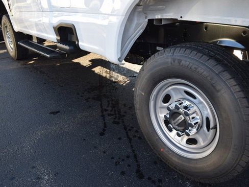 New 2026 Ford F250 XL w/ XL Chrome Package image 4