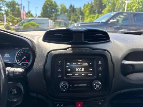 Used 2017 Jeep Renegade Limited AWD/4WD image 26