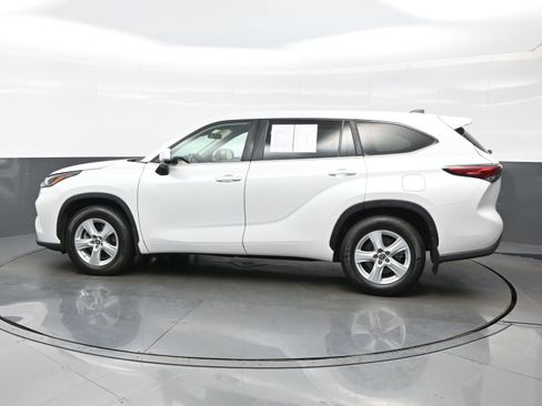 Used 2023 Toyota Highlander L AWD/4WD image 3