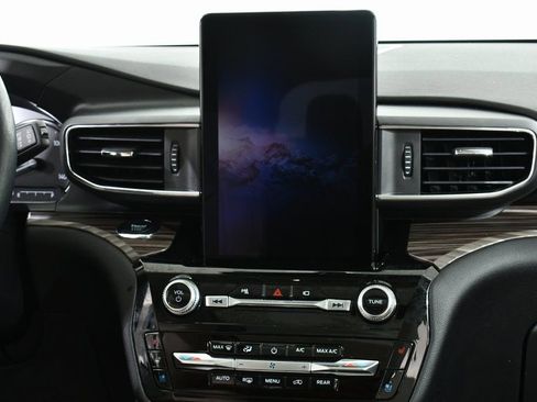 Used 2023 Ford Explorer Limited w/ Limited Technology Package image 9