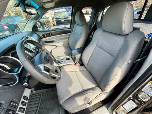 Used 2013 Toyota Tacoma 4x4 Access Cab V6 w/ TRD Off-Road Pkg image 8