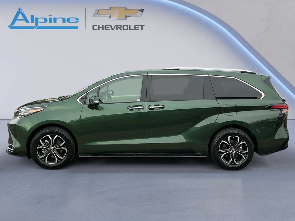 Used 2025 Toyota Sienna Platinum AWD/4WD image 2