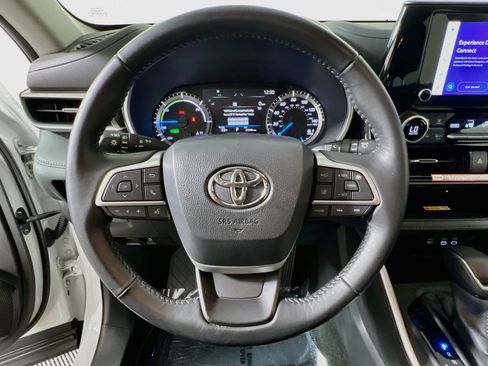 Used 2025 Toyota Highlander XLE AWD/4WD image 18