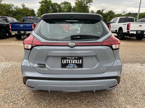Used 2024 Nissan Kicks SR w/ SR Premium Package FWD image 7