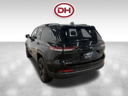 Used 2023 Jeep Grand Cherokee Altitude image 11