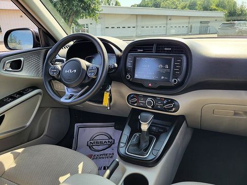 Used 2023 Kia Soul LX w/ LX Technology Package FWD image 30