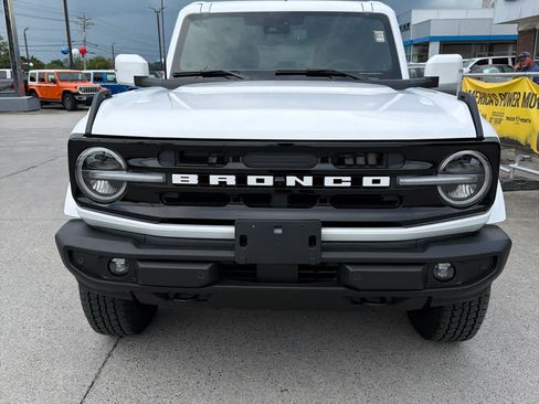 Used 2025 Ford Bronco Outer Banks AWD/4WD image 3
