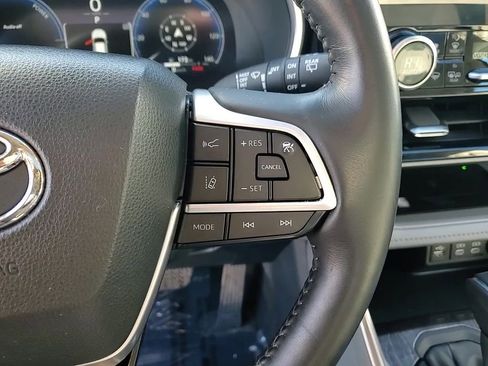 Used 2023 Toyota Highlander Limited image 17