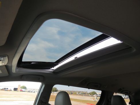 Used 2015 Toyota Sienna XLE Premium image 30