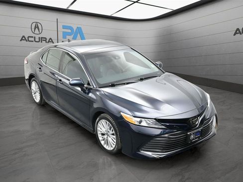 Used 2020 Toyota Camry XLE image 34